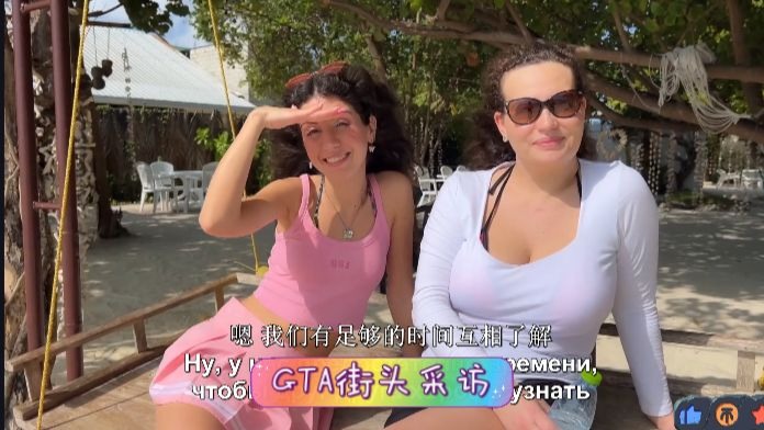 街头系列-齐刘海银色盘发的大屁股便利店员